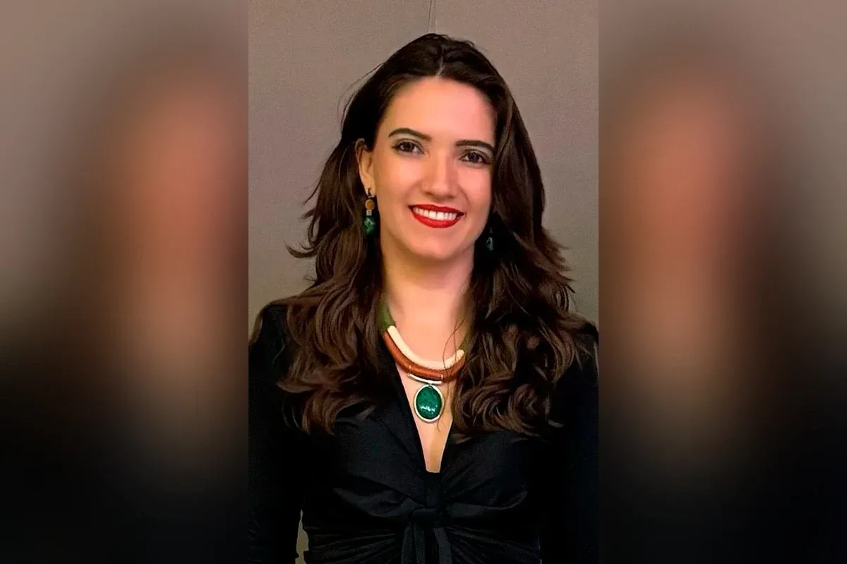 Matéria no Metrópoles sobre Larissa Leão vencedora do Prêmio Jabuti Acadêmico